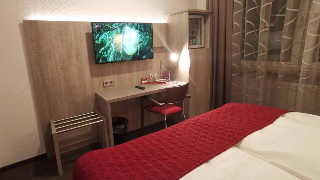 Hotel Hellers Krug Холцминден Екстериор снимка