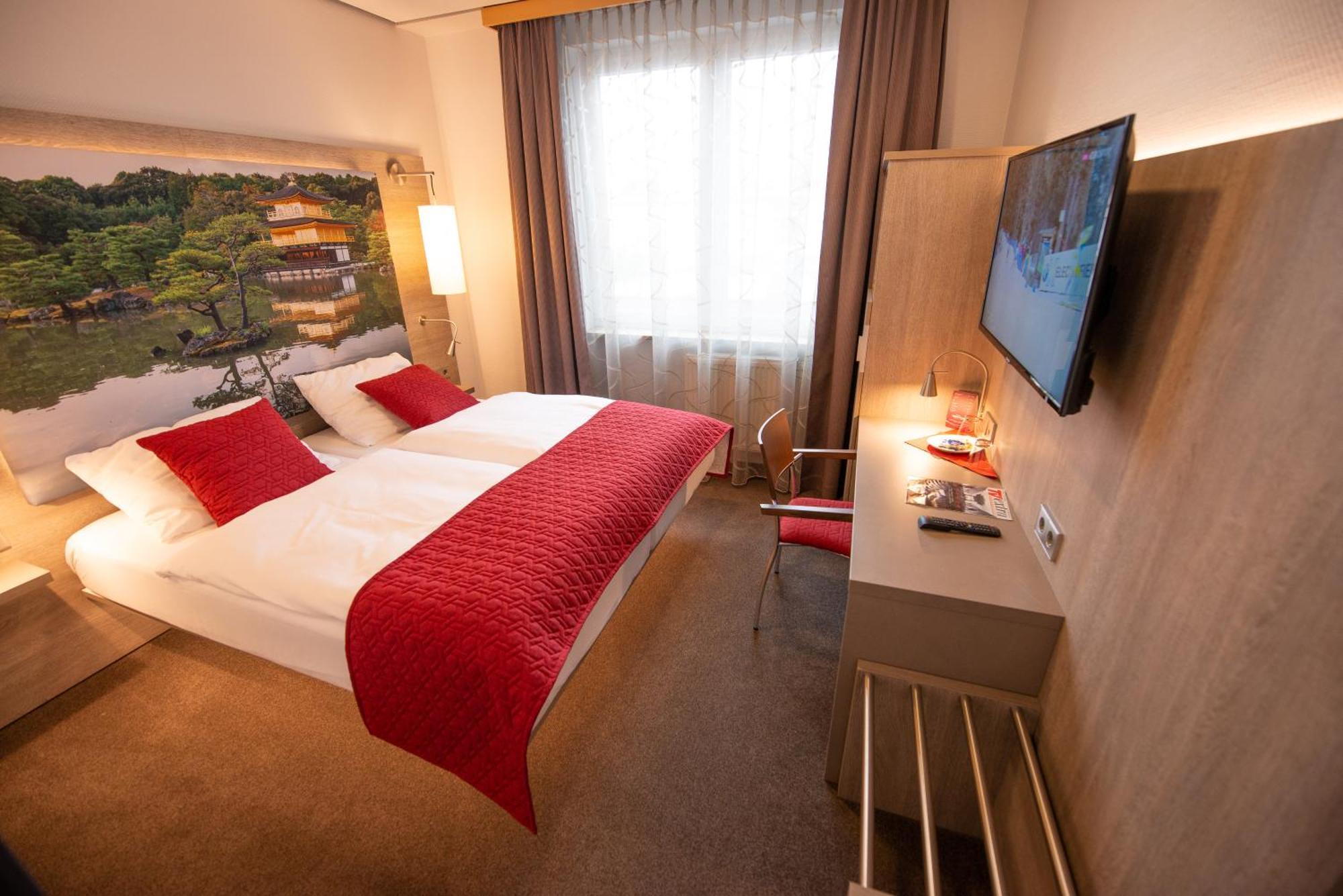 Hotel Hellers Krug Холцминден Екстериор снимка