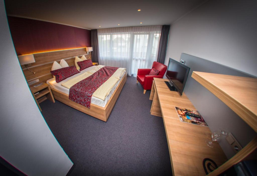 Hotel Hellers Krug Холцминден Стая снимка
