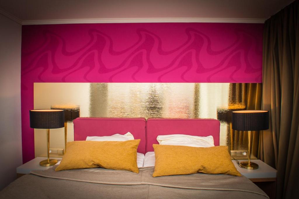 Hotel Hellers Krug Холцминден Стая снимка