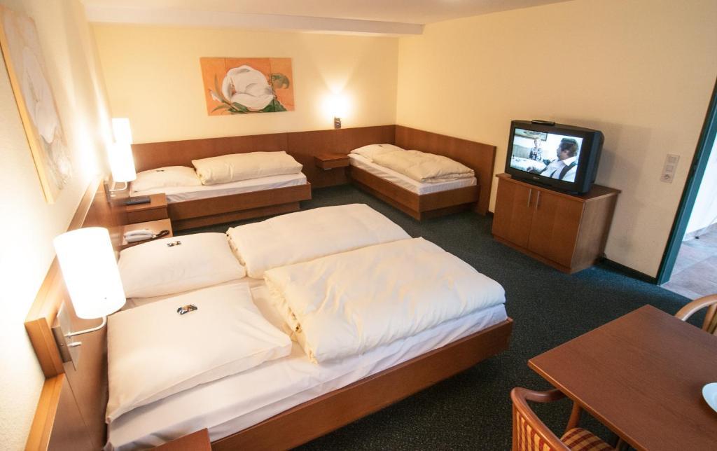 Hotel Hellers Krug Холцминден Стая снимка